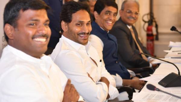 మంత్రుల హామీ..