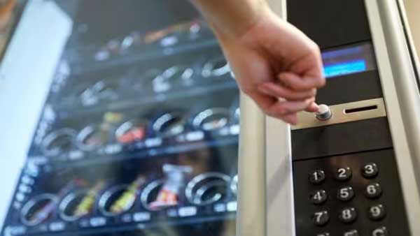 QR వెండింగ్ మెషిన్లు..