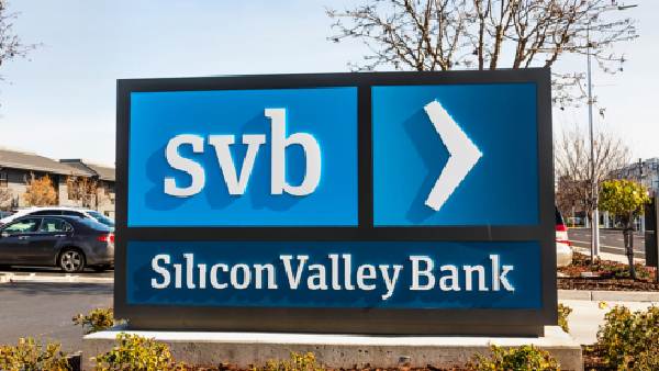 ఎందుకు బ్యాంక్ కుప్పకూలింది..?