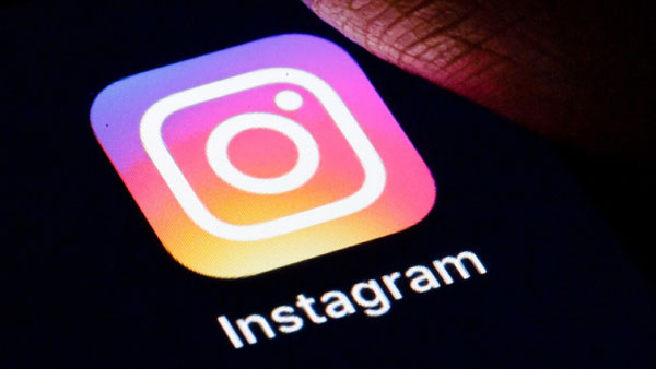 Memers fest in twitter due to instagram down