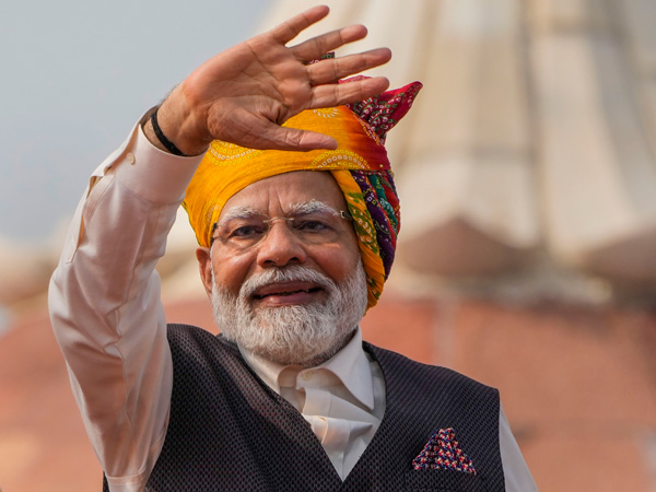 PM Modi promised people that gov taking steps to curd inflation effecting common man