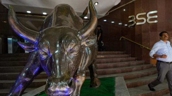 Indian stock markets open low amid global markets effect, profit booking