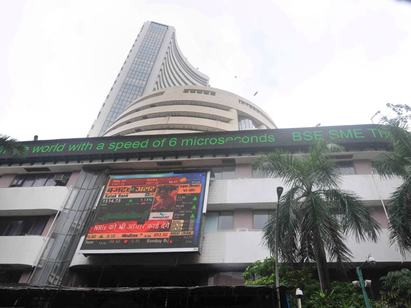 Indian stock markets in selloff pressure amid mixed global ques