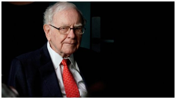 iPhone Apple stock tumbles amid China restricts gov employees use, Warren buffet