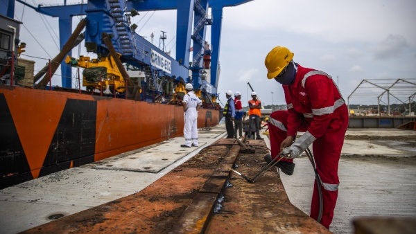 Adani under Vizhinjam mega port created record by unloading gian cargo ship first time