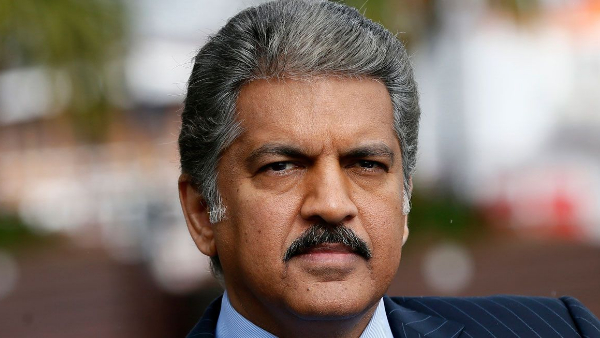 Anand Mahindra tears on a video that viral on internet
