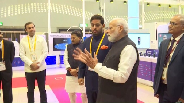 Jio Unveils first satellite based gigafiber internet service Jio SpaceFiber in India