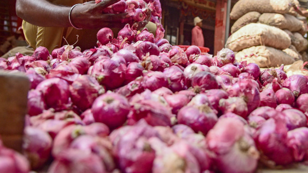 Wholesalers expect onion price per kg may reach 150 amid crop shortfalls
