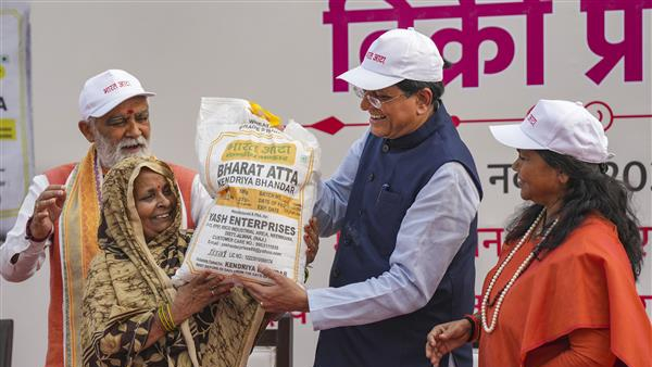 Modi government launched Bharat atta for 27.50 rupees, selling at subscidy across india