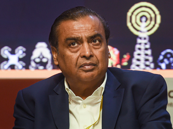 Mumbai police arrested 19 years boy in telangana in mukesh ambani threat mails case
