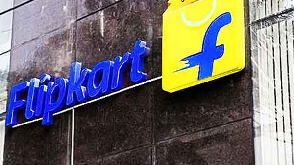A lady serious over Flipkart delivery agent rude behaviour with her father going viral