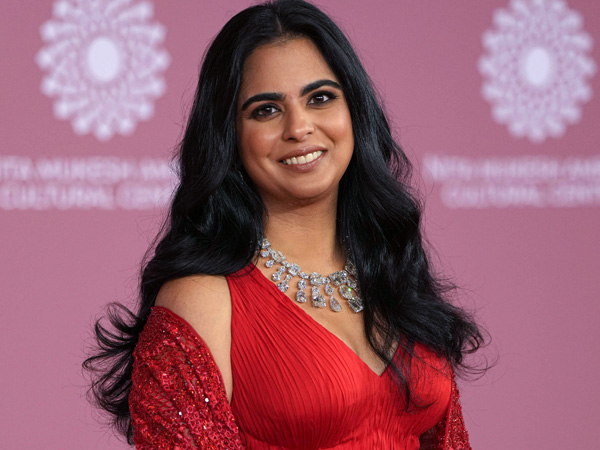 Isha ambani planning to sell reliance retail apparel brands to B2B category across india