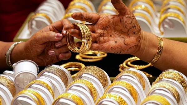 Gold and silver rates fell amid festival season ending, buyer happy to shop