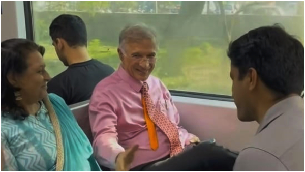 Mumbai Real estate tycoon Niranjan Hiranandani traveled in local train goes viral