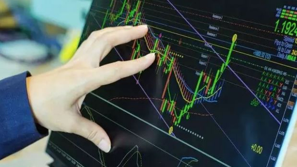  Stock markets hit new highs on Monday