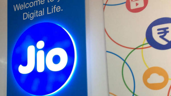 Heroine Khushbhu Sundar serious over Reliance Jio customer support in Hyderabad makes tweet