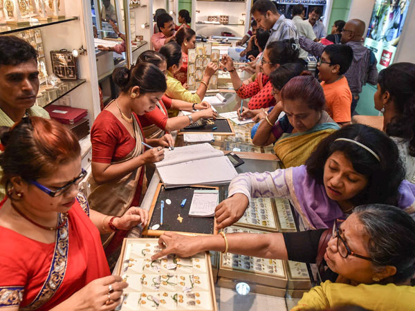 Gold and silver rates up amid Fed powell comments rises rate cut expectations