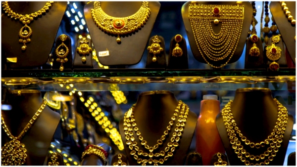 Gold and silver rates cools down slightly on week end amid Akshaya Tritiya reaching Gold and silver rates cools down slightly on week end amid Akshaya Tritiya reaching