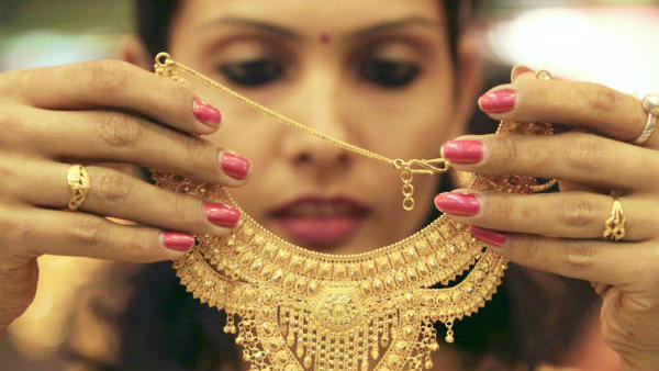 Good news to gold lovers as price fall continuing on 3rd day time to shop ornaments Good news to gold lovers as price fall continuing on 3rd day time to shop ornaments