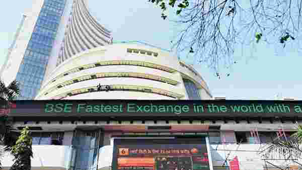 Indian stock markets trading volatile amid IT FMCG Pharma stocks dragging down