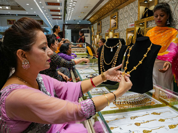 good News to gold and silver lovers as rates falling continued on weekend Saturday too