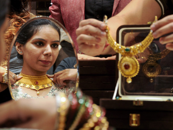 As gold prices drop silver rates up after Rakshabandhan Know details