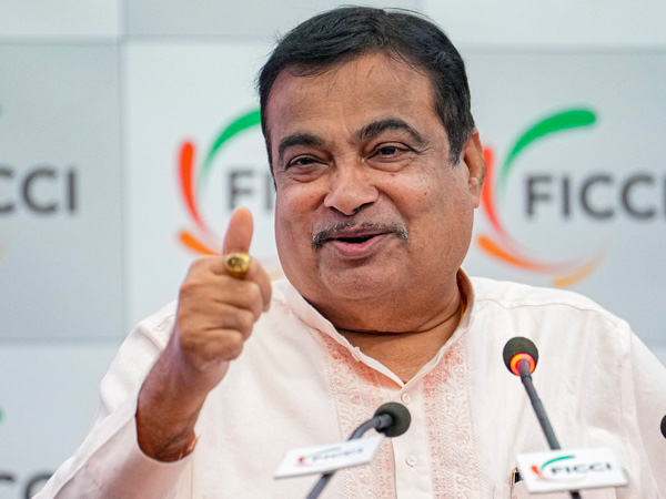 Nitin Gadkari announced big discount with scrapping vehicles