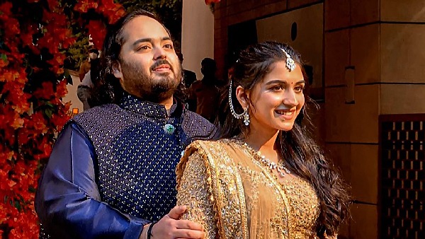 Anant Ambani Gifts 20kg Gold crown to Mumbai lalbaugcha raja ganesha