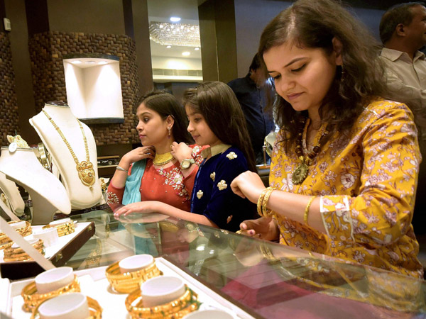 Gold and silver rates skyrocking amid Diwali festival nearing Know latest rates Gold and silver rates skyrocking amid Diwali festival nearing Know latest rates