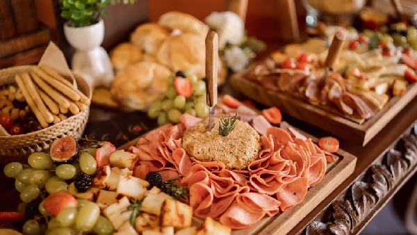 Start this catering business in this wedding season you will good money start it this way