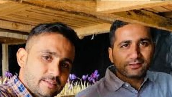 Know success story of Two Brothers Earning Lakhs with Saffron Farming in 225 sft Room