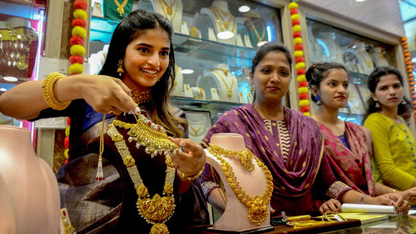 Bad news to gold buyers as prices rising before new year and Sankranthi in AP TG