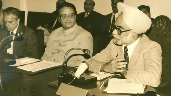 When did Manmohan Singh become RBI Governor who helped him to buy a car