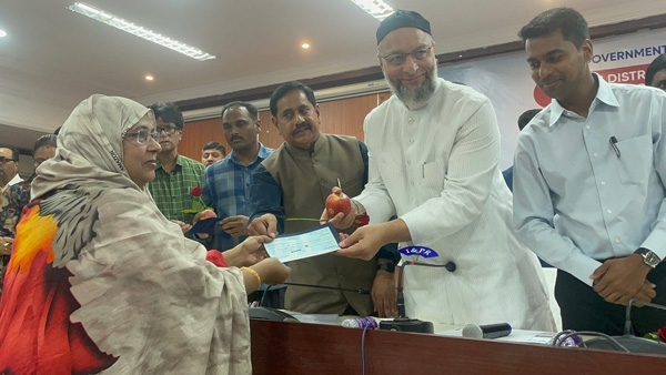 Metro compensation Cheques for old city property owners worth 20 crores distributed Know details