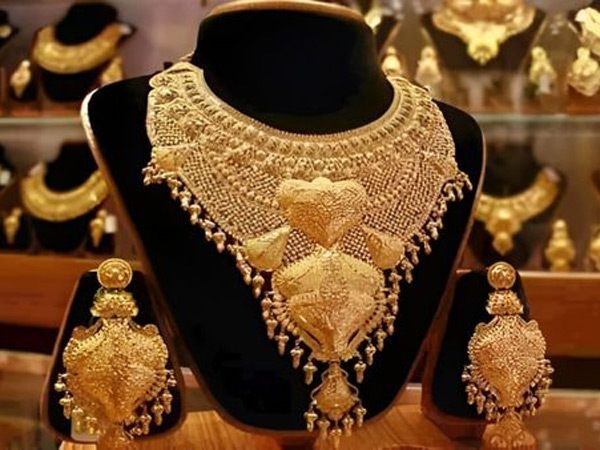 Gold rates drop in MCX amid investors profit Booking with Trump policy uncertainties