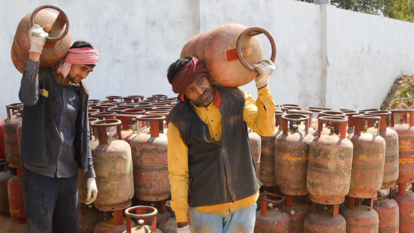 LPG Prices From 1 January 2025 19KG Cylinder Prices Cut By Rs 14 First Time In 6 Months check Latest Rates