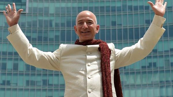 Know man who was earning 67 crores per hour beating ambani adani s in records