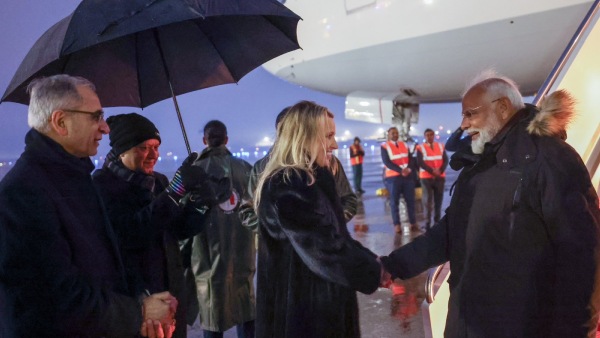 PM narendra Modi reached America after France met Tulsi Gabbard and soon to meet presindent donald Trump