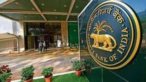 RBI directs indian govt and private banks to remain open even on March 31 Sunday Check full list here