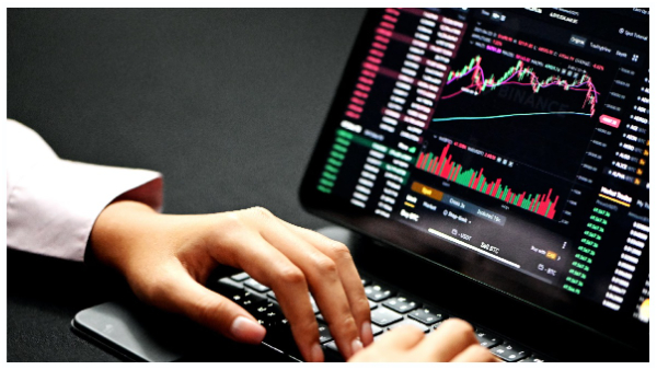 More than 100 return in 1 month just 1 lakh rupees turned into 2 35 lakhs this penny stock reached sky