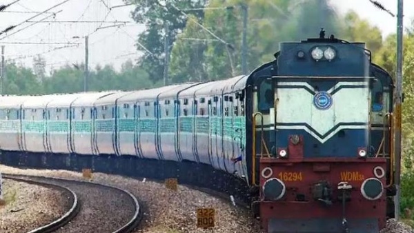 Pakistan vs indian railway how much salary Pakistani railway driver get when compare to India railway locopilots