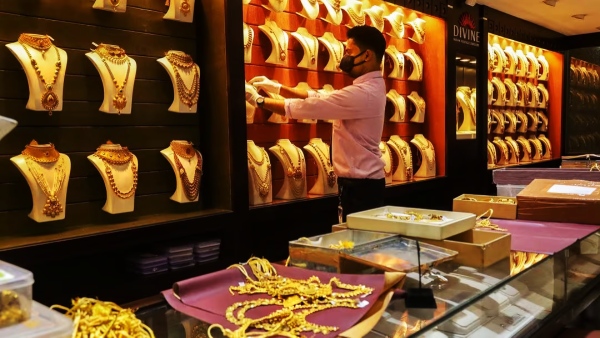 gold price update Gold price in vijayawada and vizag climbs Rs 220 to Rs 90 660 silver rises Rs 100 at Rs 1 14 100 per kg