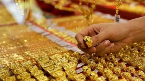 2025 vs gold price in India 2025 gold at 1 lakh per 10 grams gold coins investment affordable gold coins gold buying guide is it a good time to buy gold gold coin vs gold jewellery gold price hike reasons gold market trends gold investment tips why gold is rising gold coins vs digital gold gold saving schemes gold for long-term investment best way to invest in gold