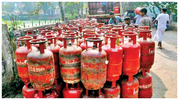 LPG price cut July 2025 commercial gas cylinder price LPG cylinder rates July 1 2025 gas price in Mumbai Delhi Chennai Kolkata food price impact common man benefit OMCs price revision 1