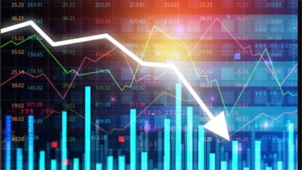 HCL Tech TCS stock Indian IT sector Stock market crash Generative AI impact Dividend yield Mid-term and long-term growth Investors Infosys Wipro HCL Tech Share hold strategy Market trend