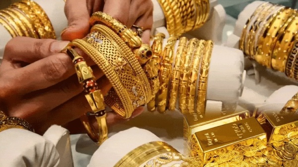 Record Gold Prices Driven by US Shutdown Worries and Weak Dollar