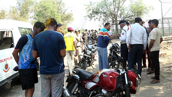 Man Loses Rs 6 Lakh While Paying Rs 500 Traffic Challan Beware of Fake SMS Links and Cyber Scams