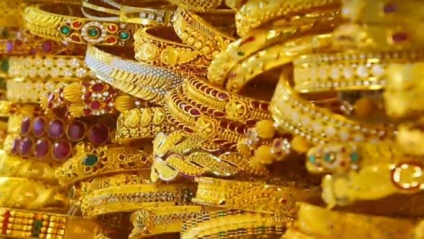 MCX Gold Tops Rs1 30 Lakh for 10g Amid Rally