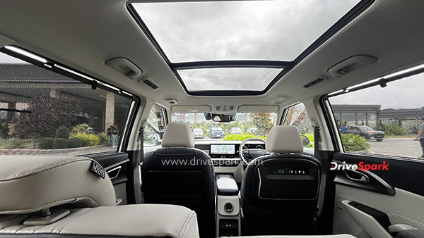 Kia Carens Sales Spike 15 Growth in Nov 2025 Dominates MPV Segment