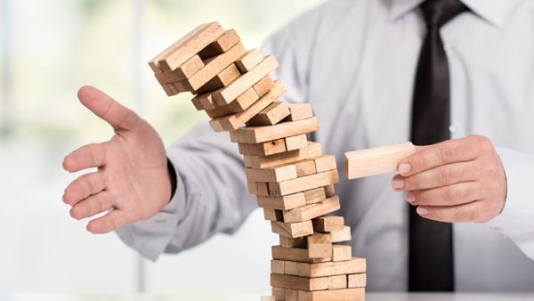 top business ideas and startup decisions that failed in 2025 key lessons for future entrepreneurs and investors